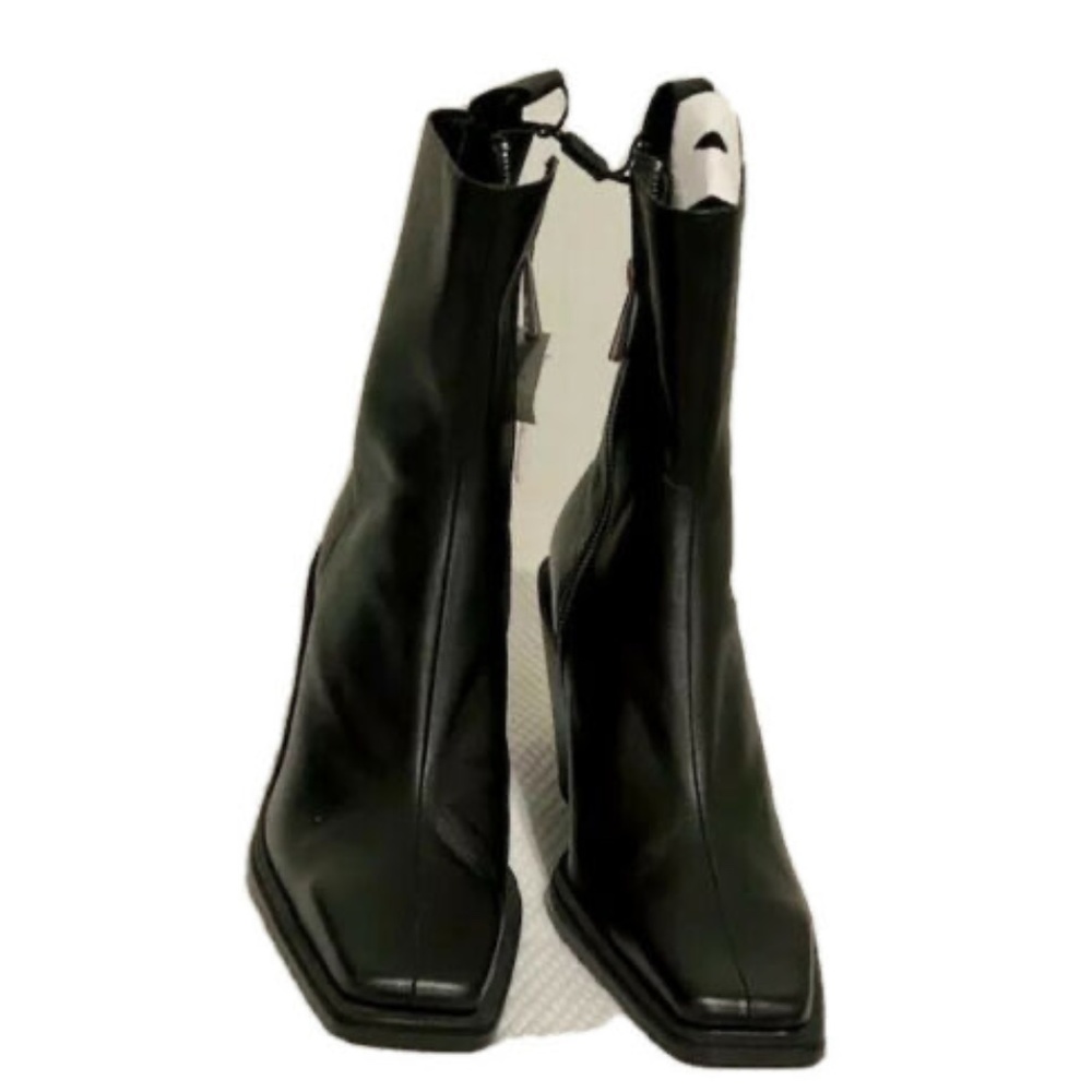 Zara Black Leather boot 40 Lug Heel.New with tag.Fabulous for the cold weather!
